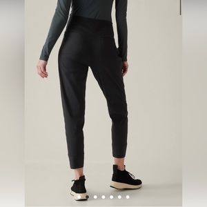 Athleta-TREKKIE NORTH JOGGER-size 0 Tear-resistant fabric w/no-dig waistband